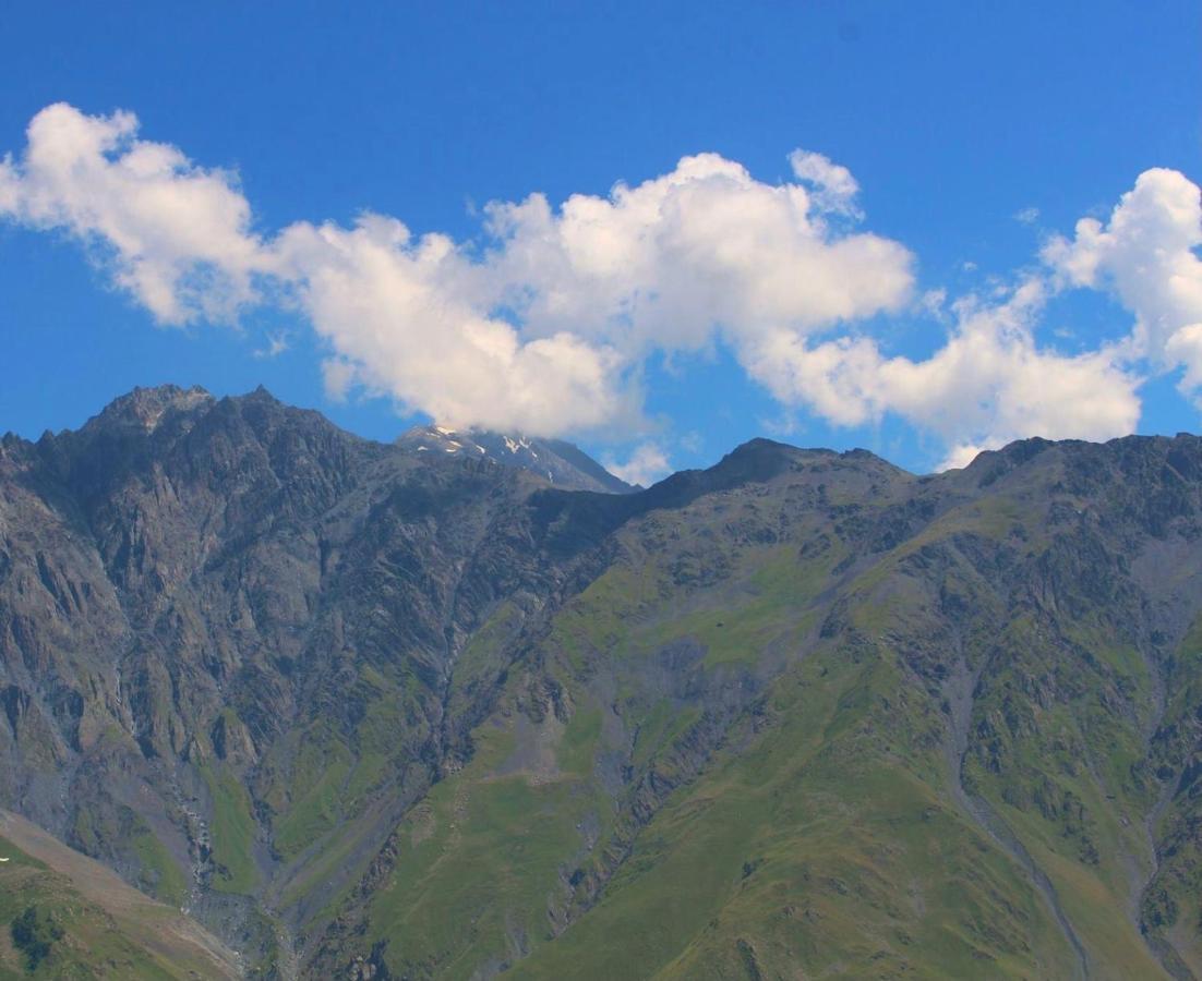 Hotel Axien Kazbegi מראה חיצוני תמונה