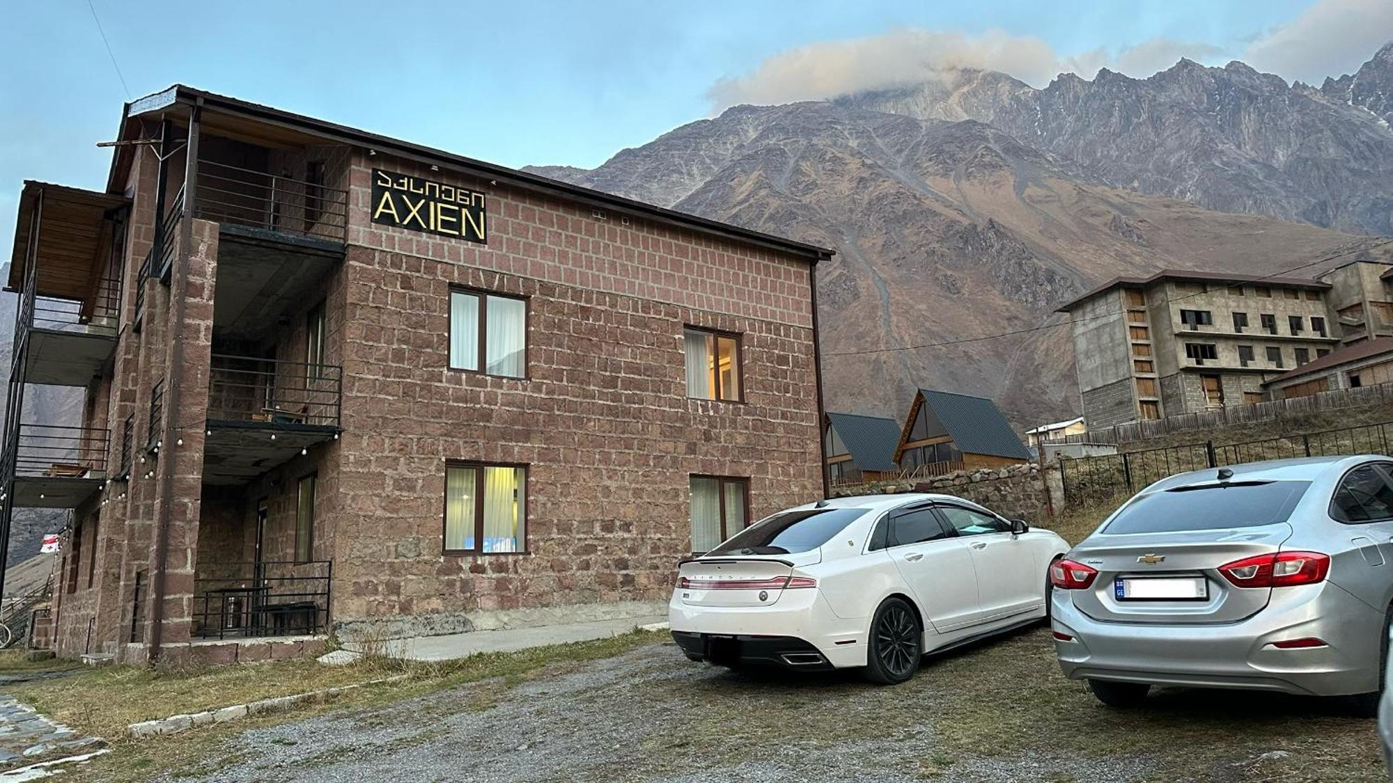 Hotel Axien Kazbegi מראה חיצוני תמונה