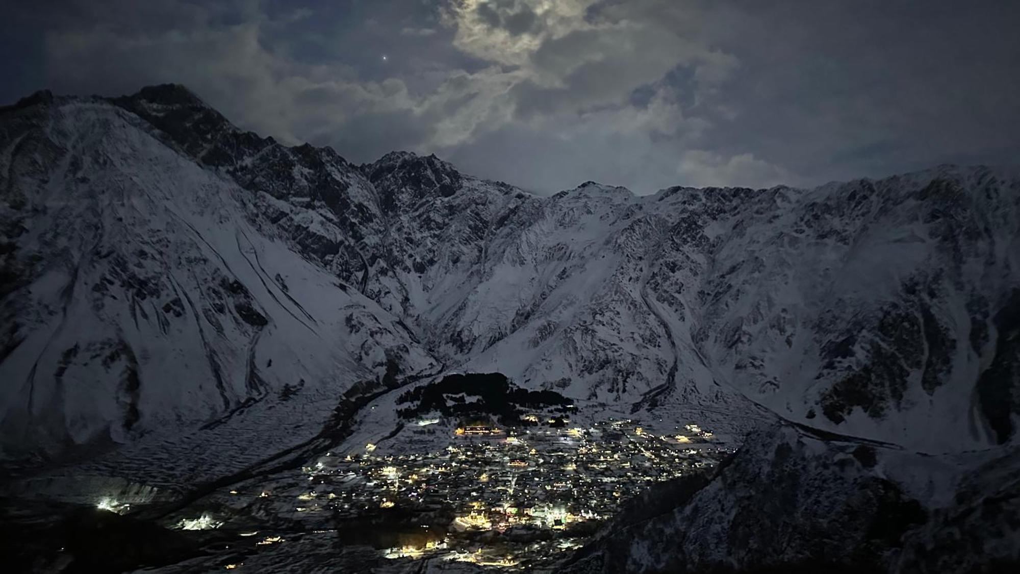 Hotel Axien Kazbegi מראה חיצוני תמונה