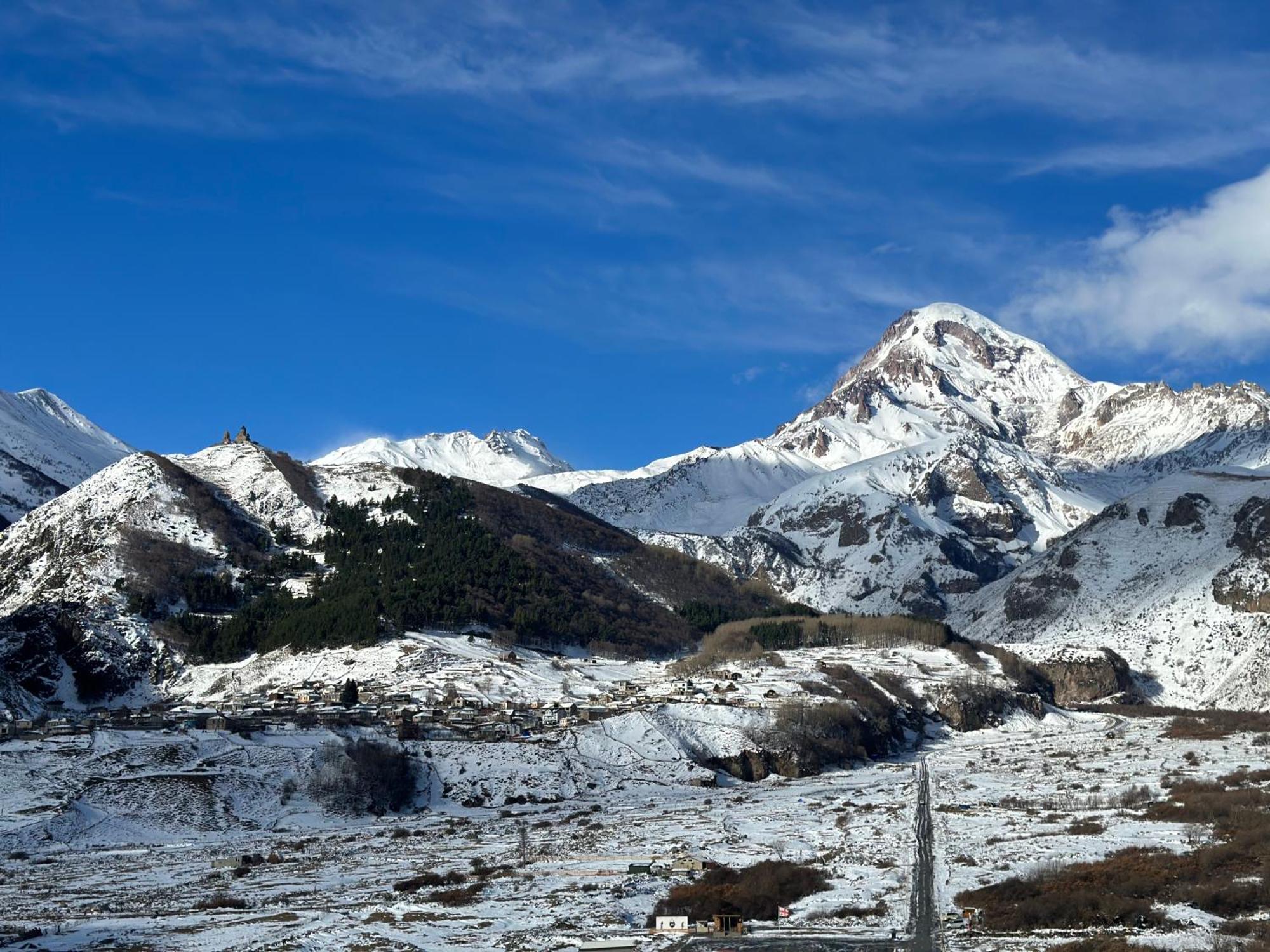 Hotel Axien Kazbegi מראה חיצוני תמונה