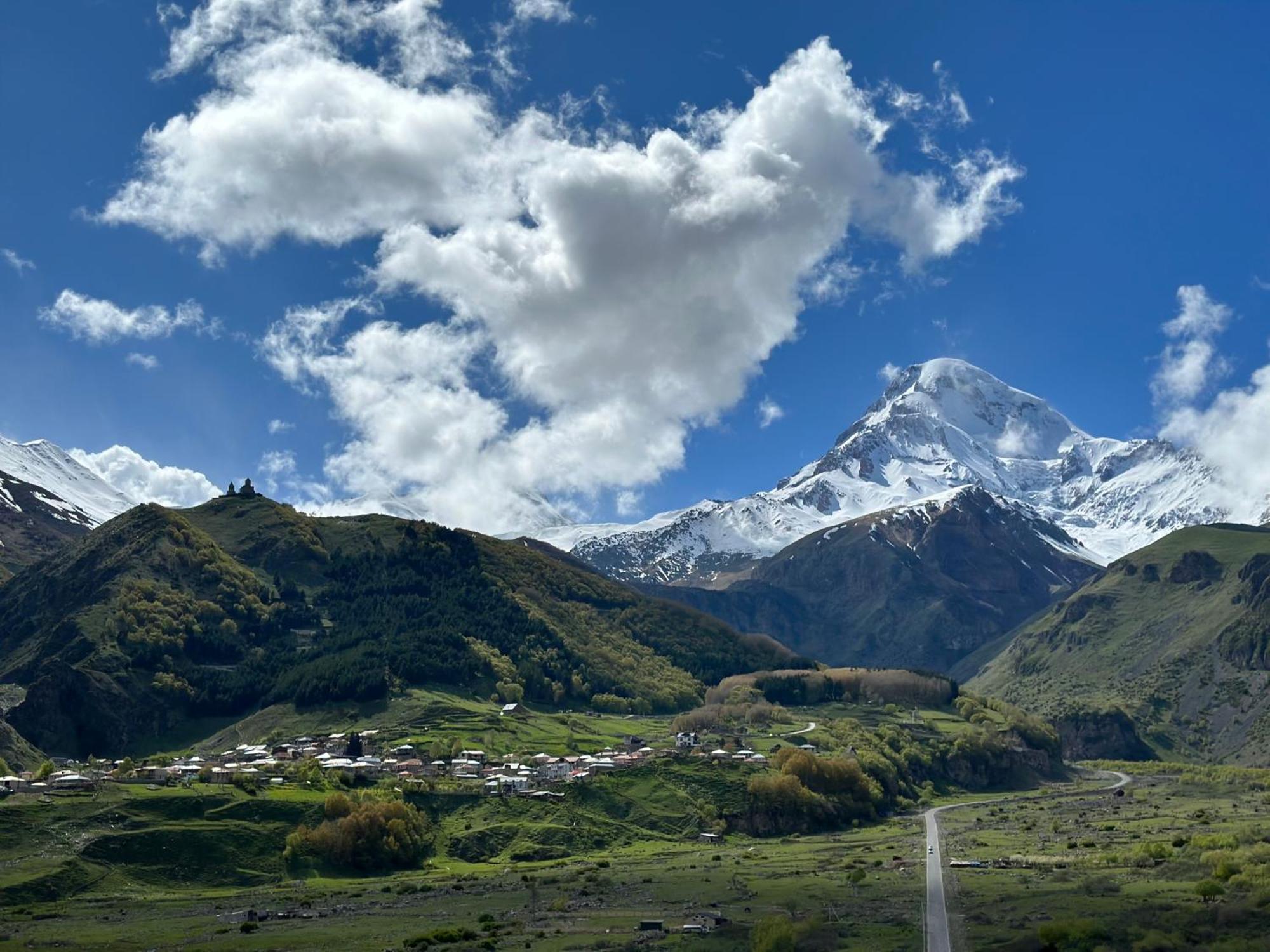 Hotel Axien Kazbegi מראה חיצוני תמונה