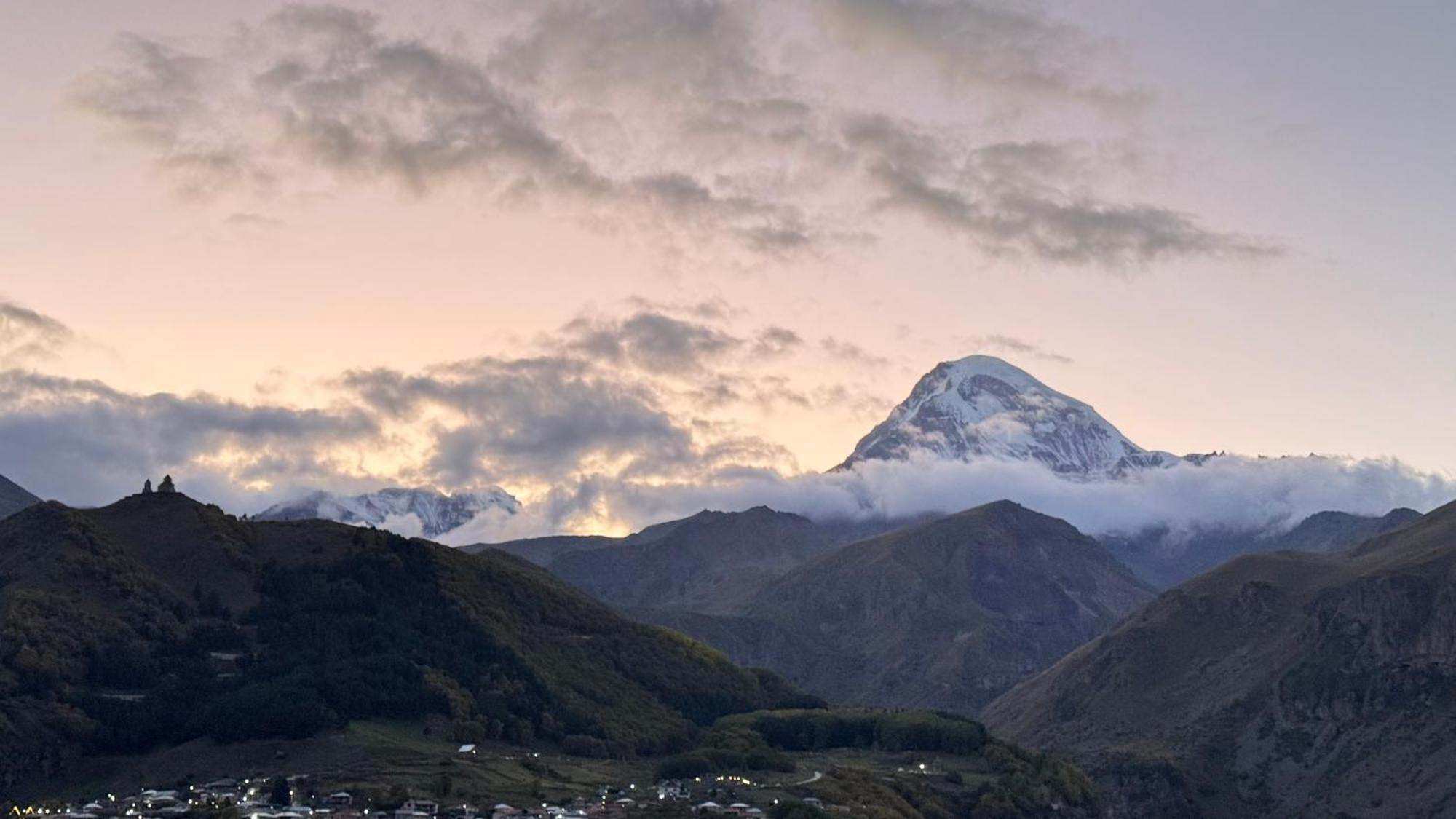 Hotel Axien Kazbegi מראה חיצוני תמונה