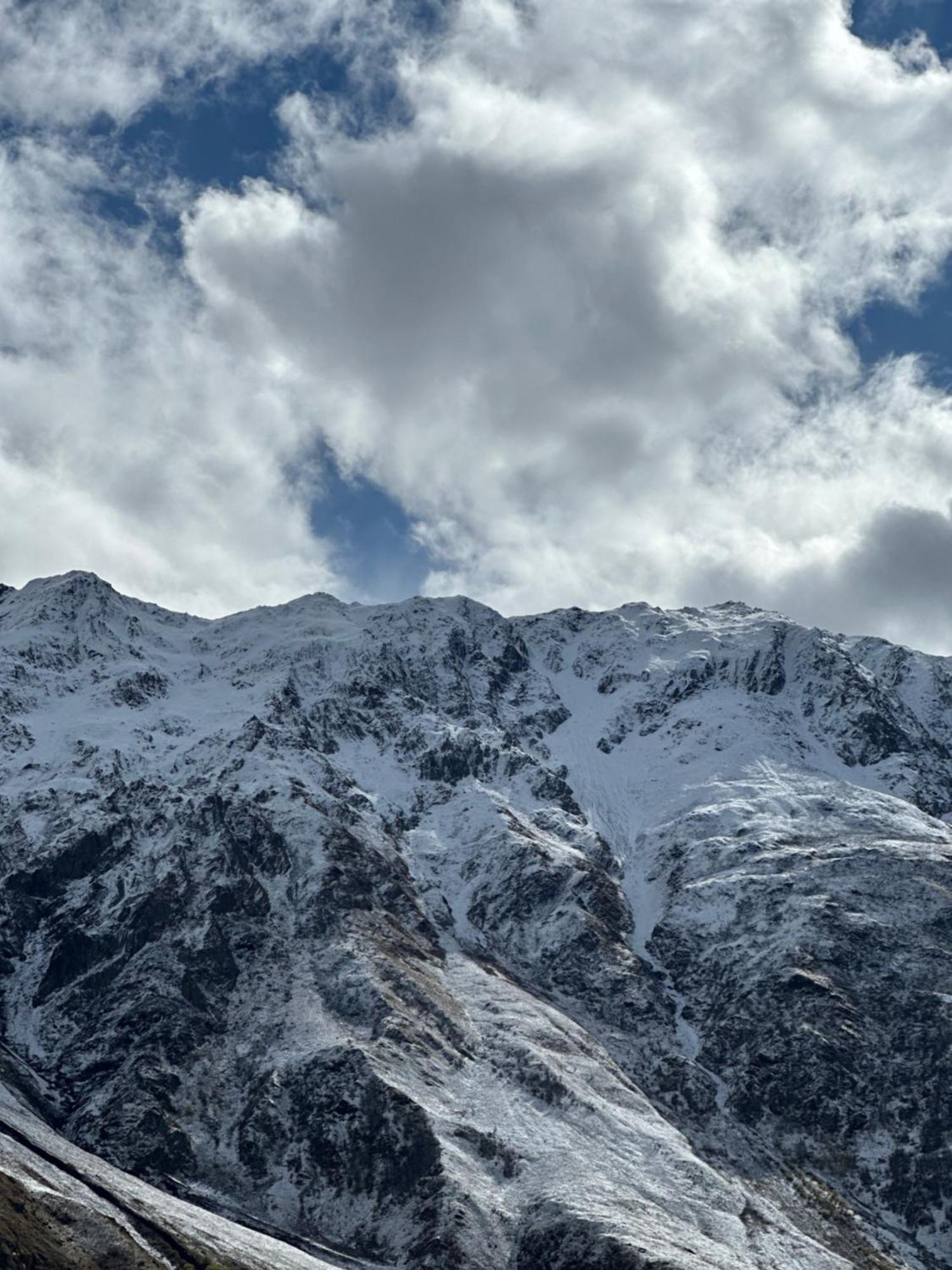 Hotel Axien Kazbegi מראה חיצוני תמונה