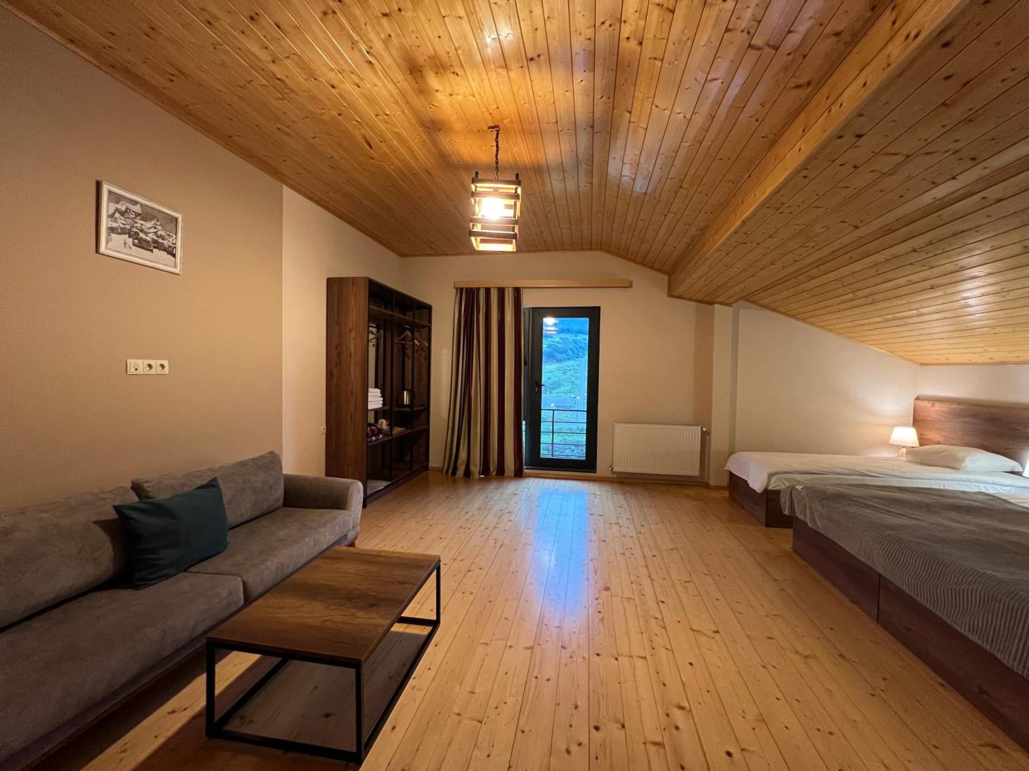 Hotel Axien Kazbegi מראה חיצוני תמונה