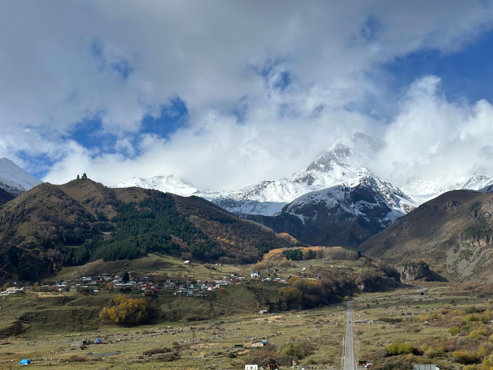 Hotel Axien Kazbegi מראה חיצוני תמונה